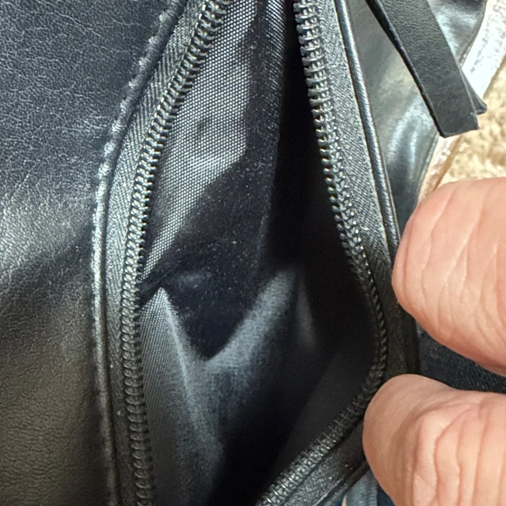 Nicole Miller Elegant Black Crossbody Bag - Picture 8 of 10